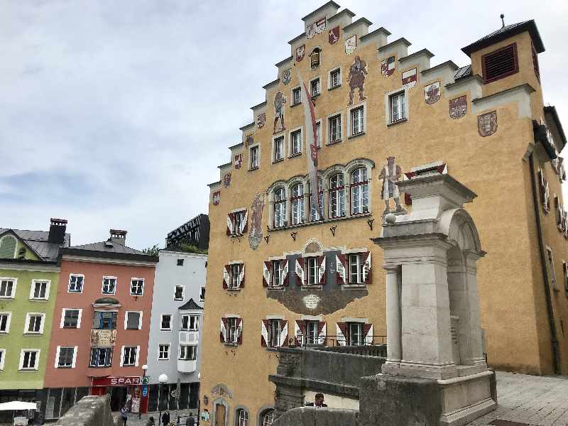 Rathaus Kufstein - die "schöne" Seite am Oberen Stadtplatz