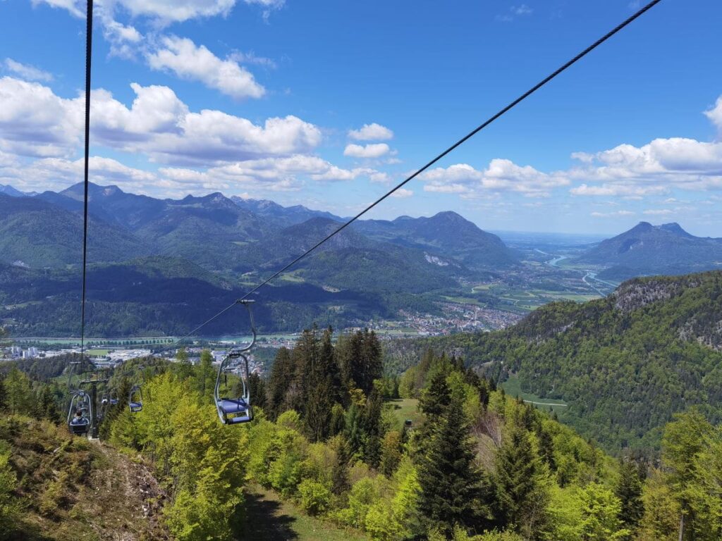 Kufstein Sehenswürdigkeiten im Freien: Der Kaiserlift ist das ruhige "Kettenkarusell" hinauf ins Kaisergebirge