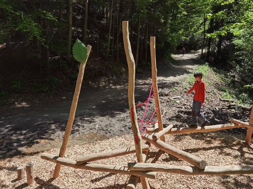 "Fühl dich wie ein Insekt" - Dank den Spielstationen abwechslungsreich in Kufstein wandern mit Kindern 