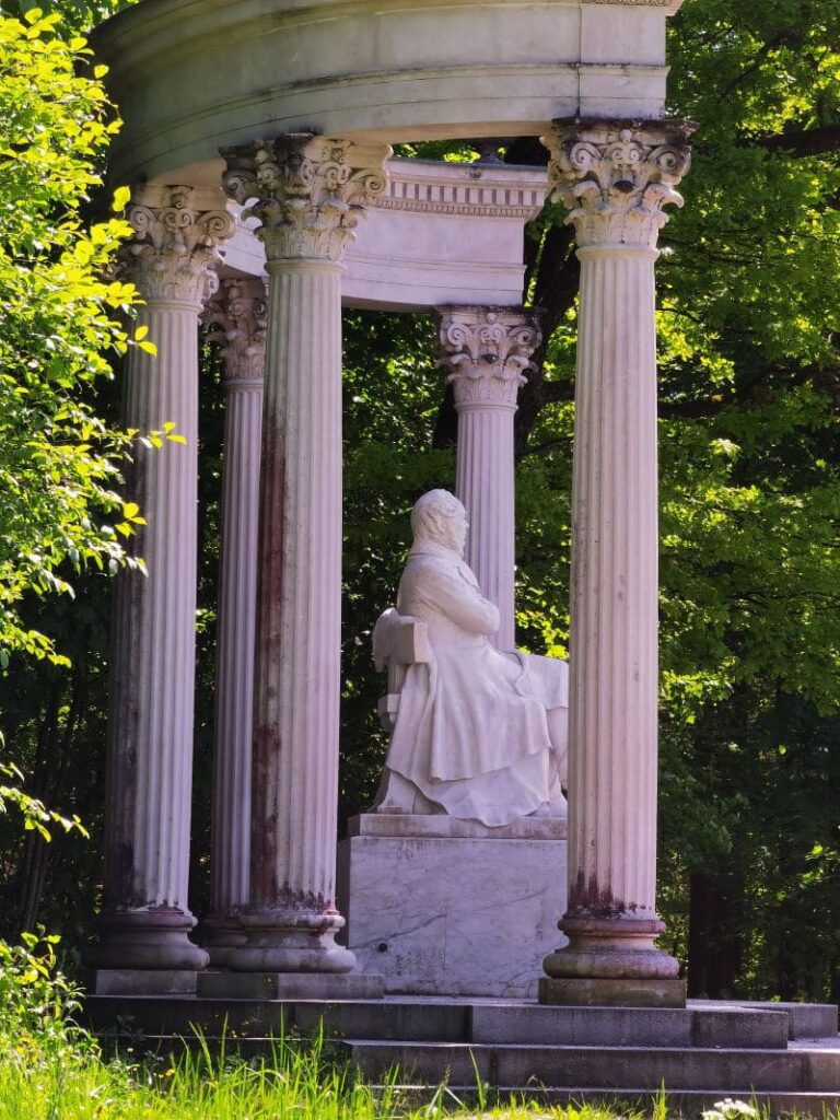 Kufstein Sehenswürdigkeiten - der Stadtberg mit dem List Denkmal