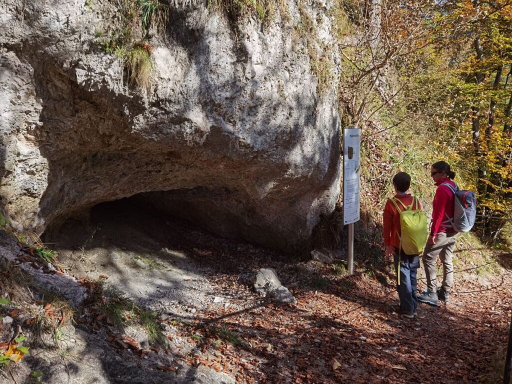 Das ist Hyänenhöhle - relativ klein im Vergleich zur oberhalb gelegenen Höhle