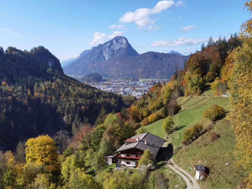 Romantisches Kaisertal mit dem Blick über Kufstein auf den Pendling