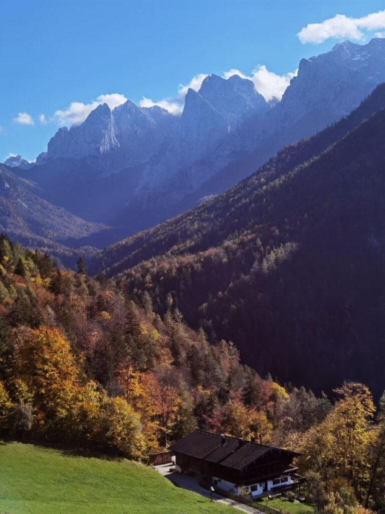 Wilder Kaiser Blick bei der Kufstein Wanderung durch das Kaisertal