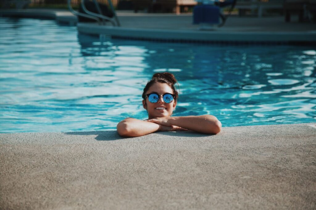 Entdecke das Schwimmbad Kufstein mit Schwimmbecken, Rutsche und vielen Freizeitaktivitäten