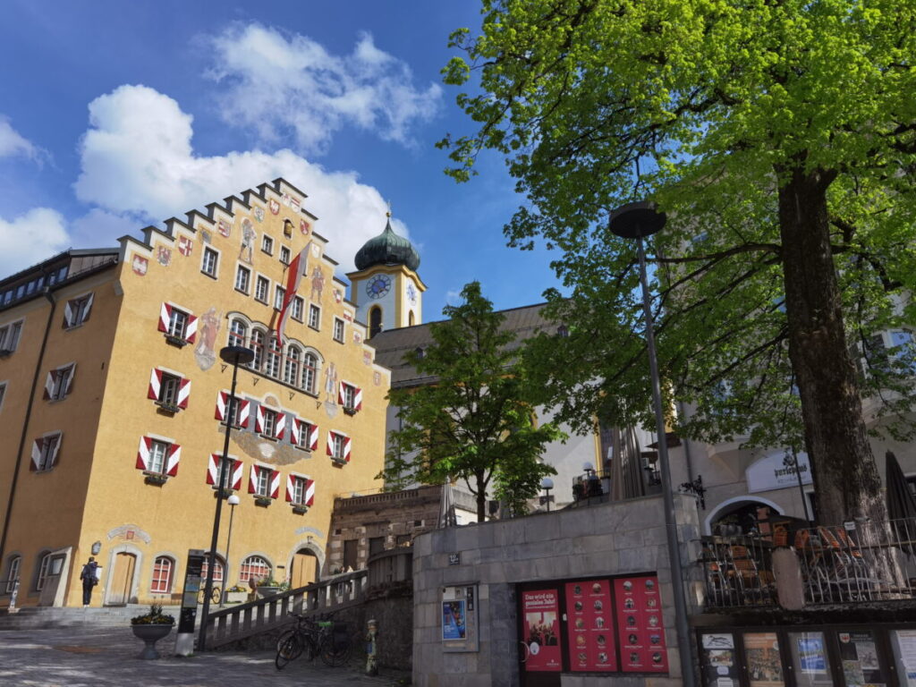 Oberer Stadtplatz Kufstein mit dem historischen Rathaus