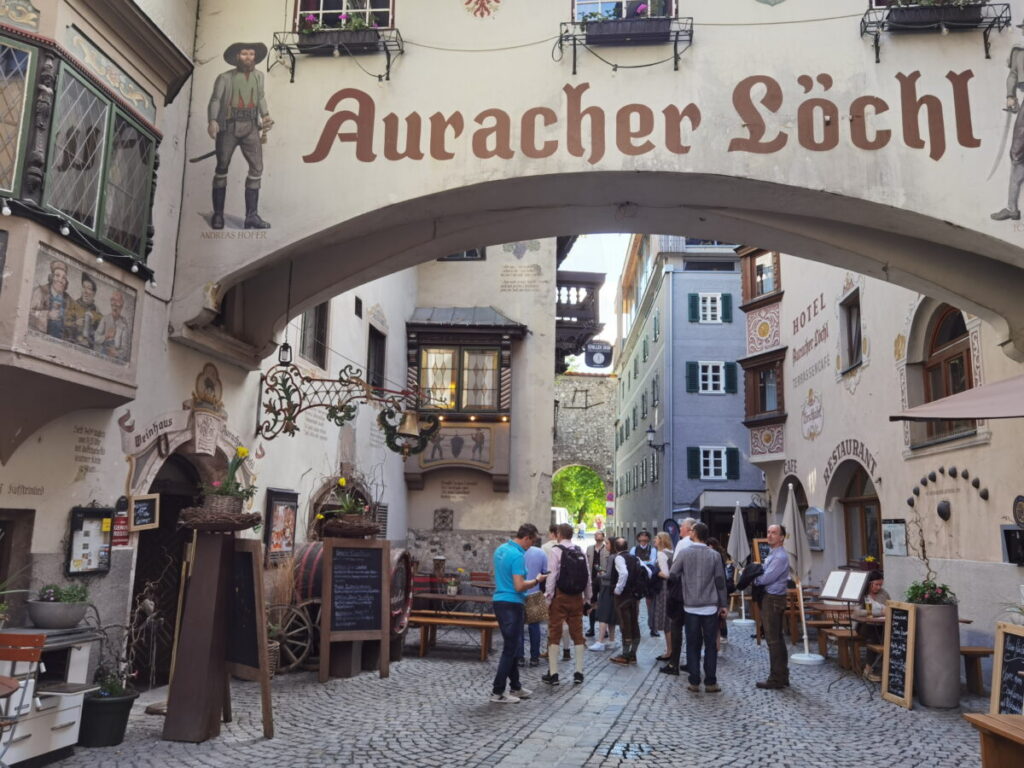 Fotospots Kufstein - das Auracher Löchl in der Römerhofgasse